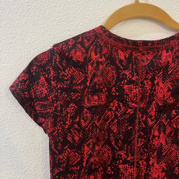 Rag & Bone Red All Over Snake Print Size XXSmall T-Shirt Round Neck Short Sleeve - Picture 11 of 11